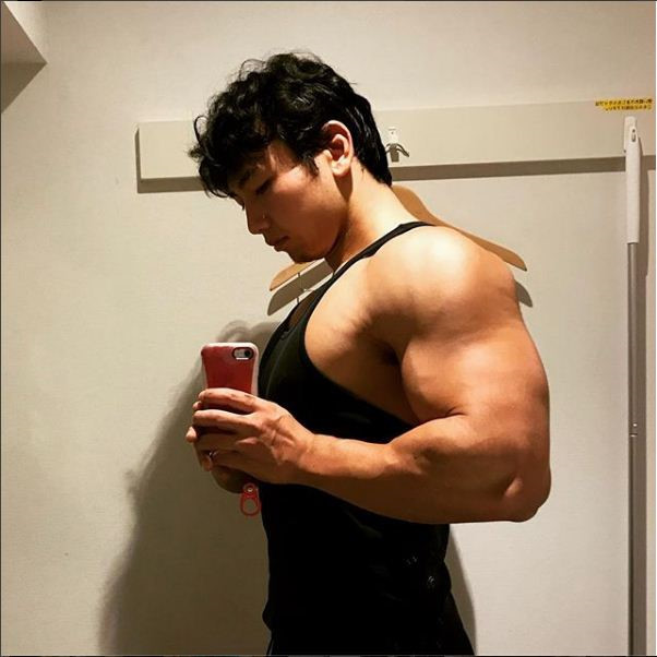 Màn giả gái xinh như thật của anh chàng cơ bắp Nhật Bản